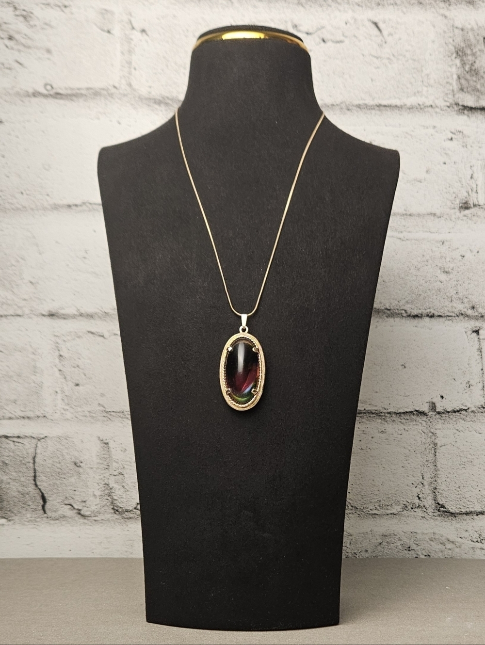 Vintage Style Gold Tone Oval Pendant Necklace Aurora Glass Cabochon